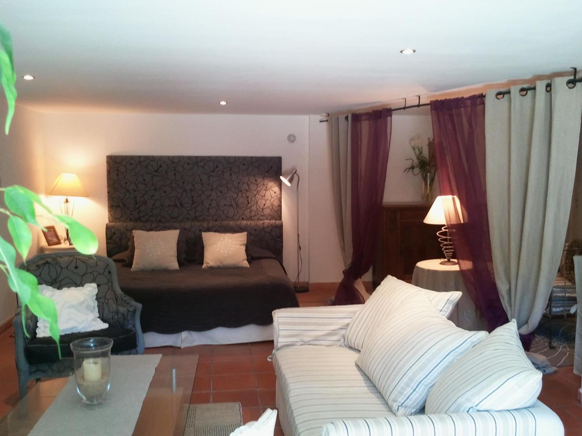 Les Chambres D'Hotes De La Ferrage La Tour-d'Aigues Екстер'єр фото